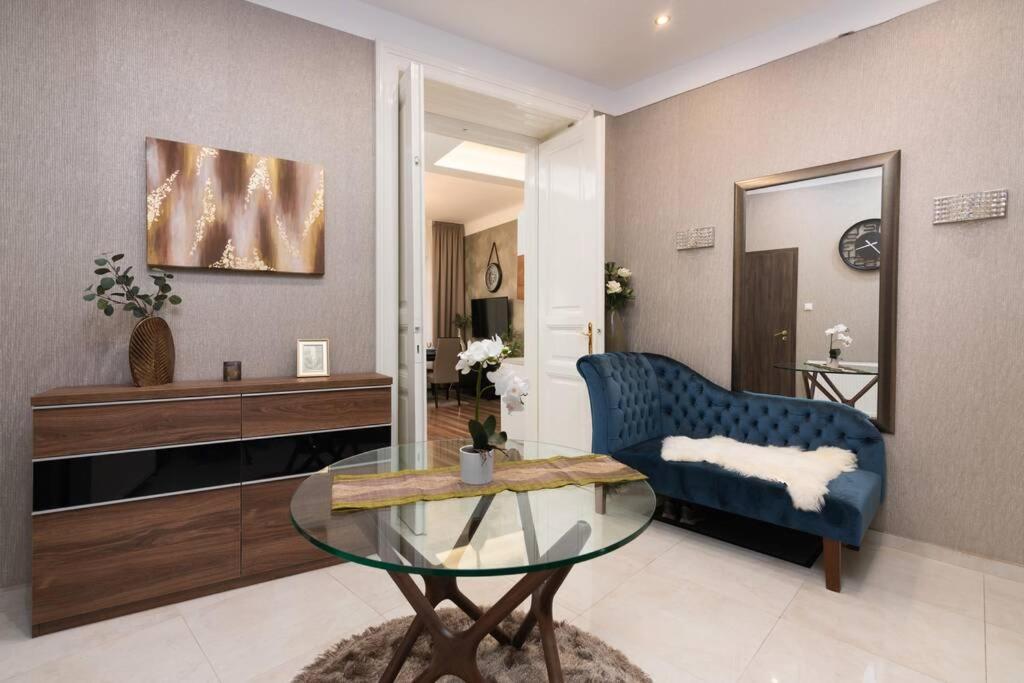 Contemporary Hidden Gem Art-Deco Residence Будапеща Екстериор снимка