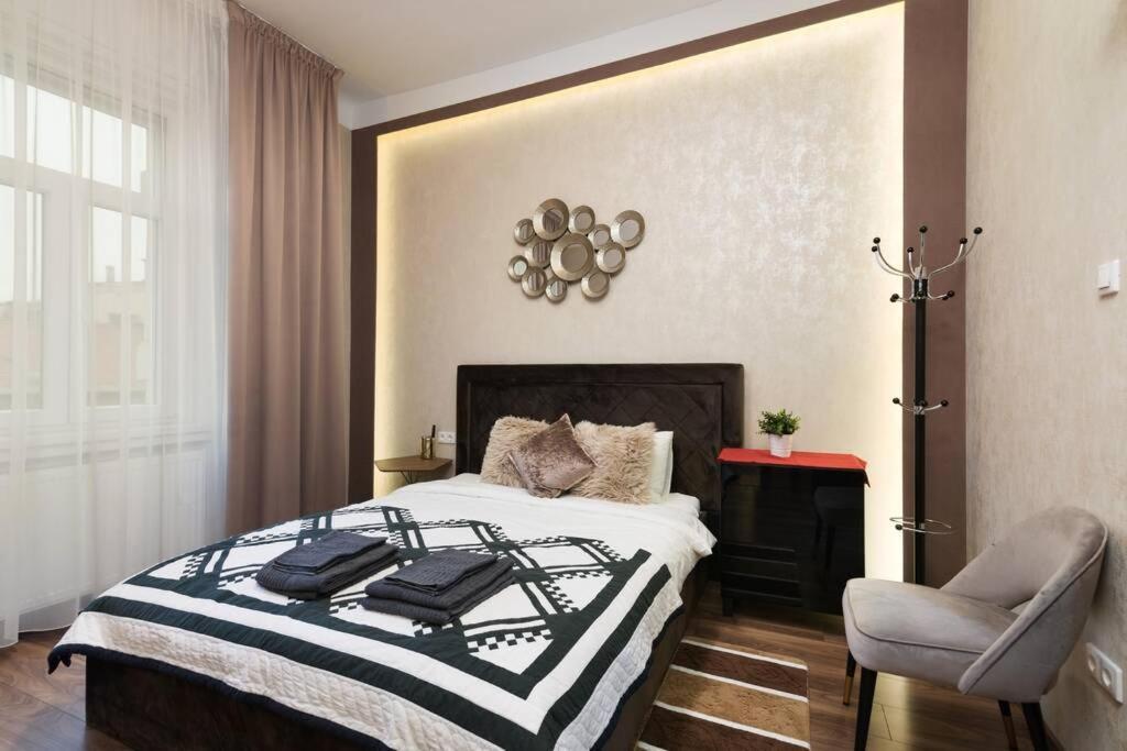 Contemporary Hidden Gem Art-Deco Residence Будапеща Екстериор снимка
