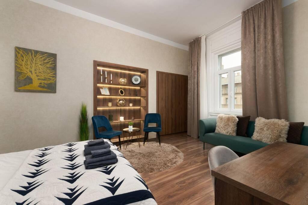 Contemporary Hidden Gem Art-Deco Residence Будапеща Екстериор снимка